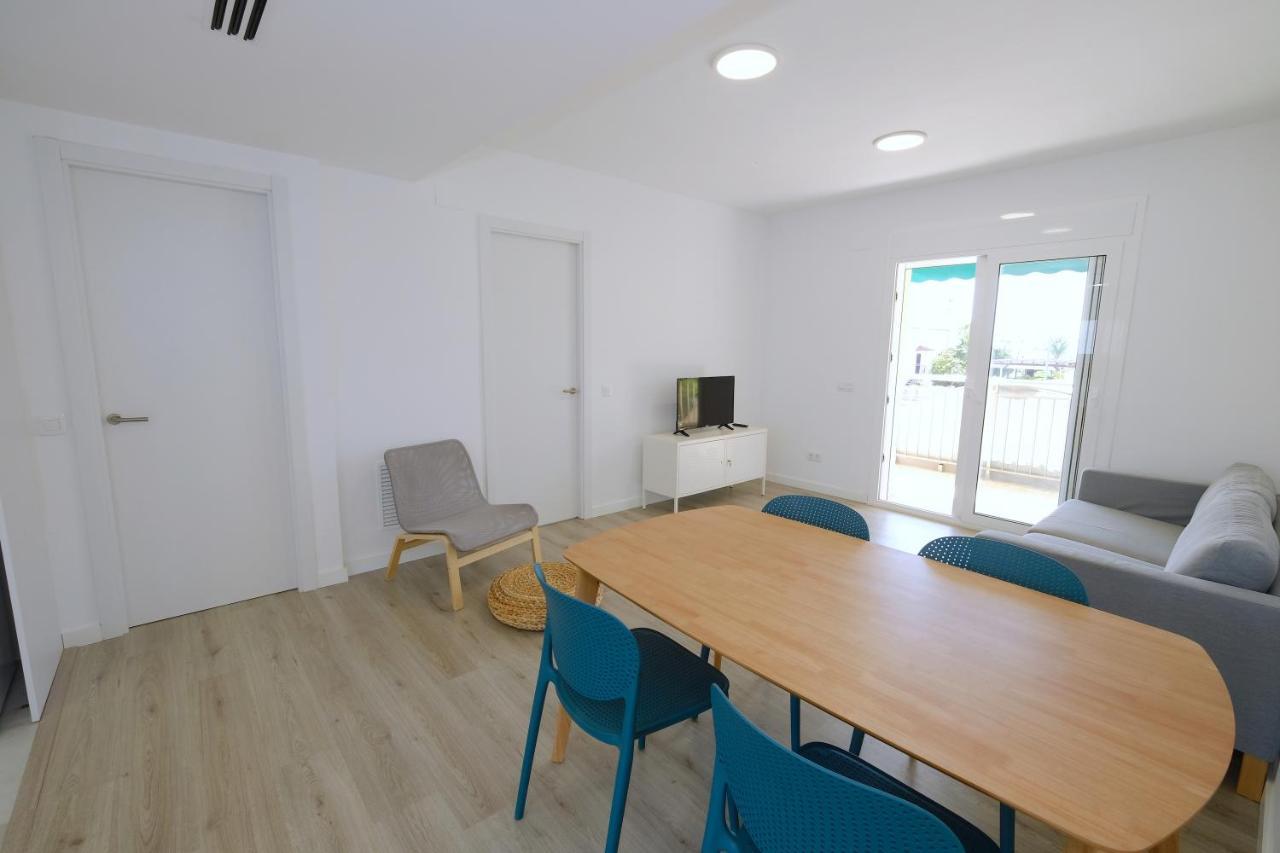 Apartaments Alex กัมบริลส์ ภายนอก รูปภาพ
